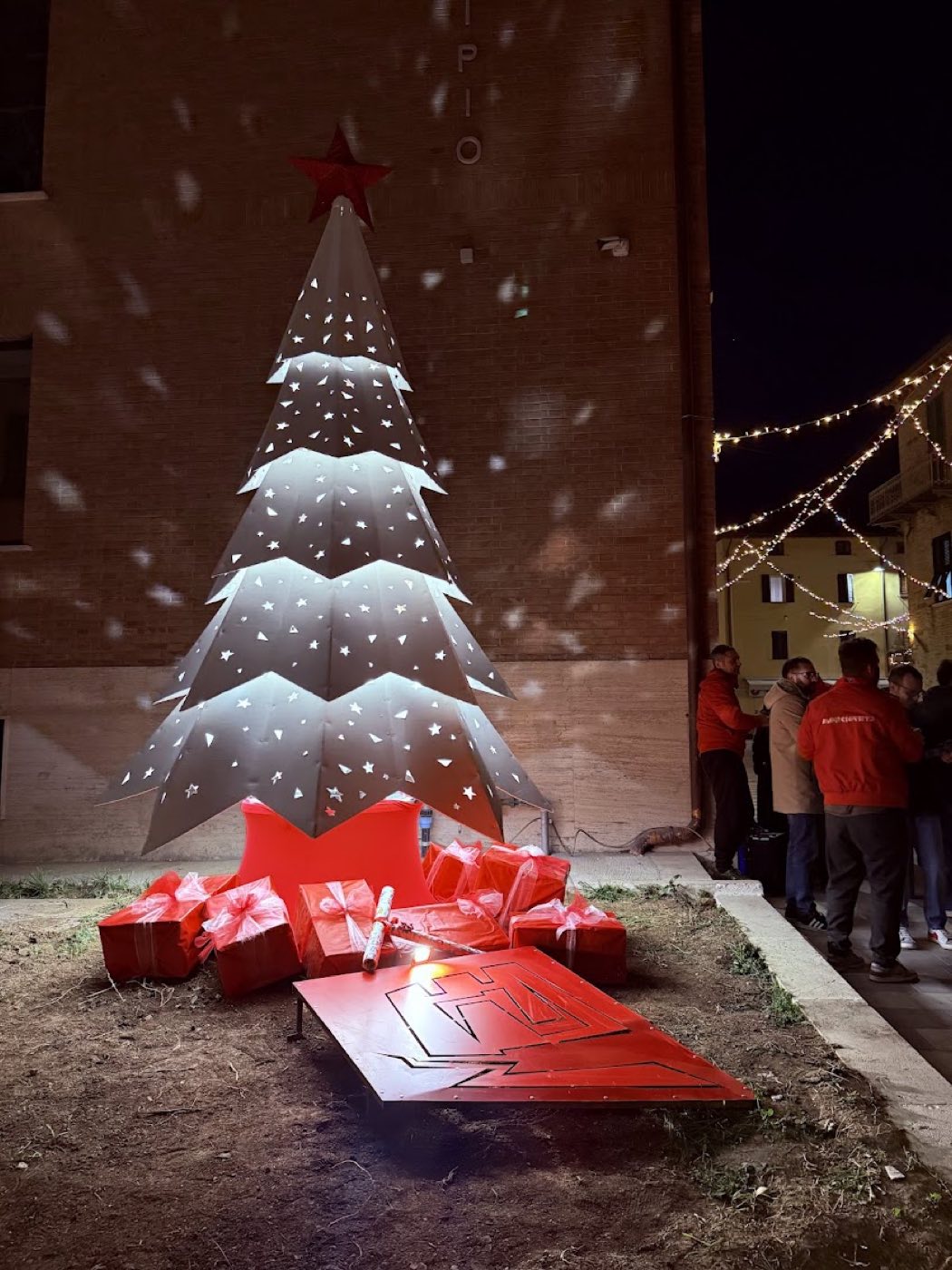 L'albero artistico del rione Moncioveta — 2025