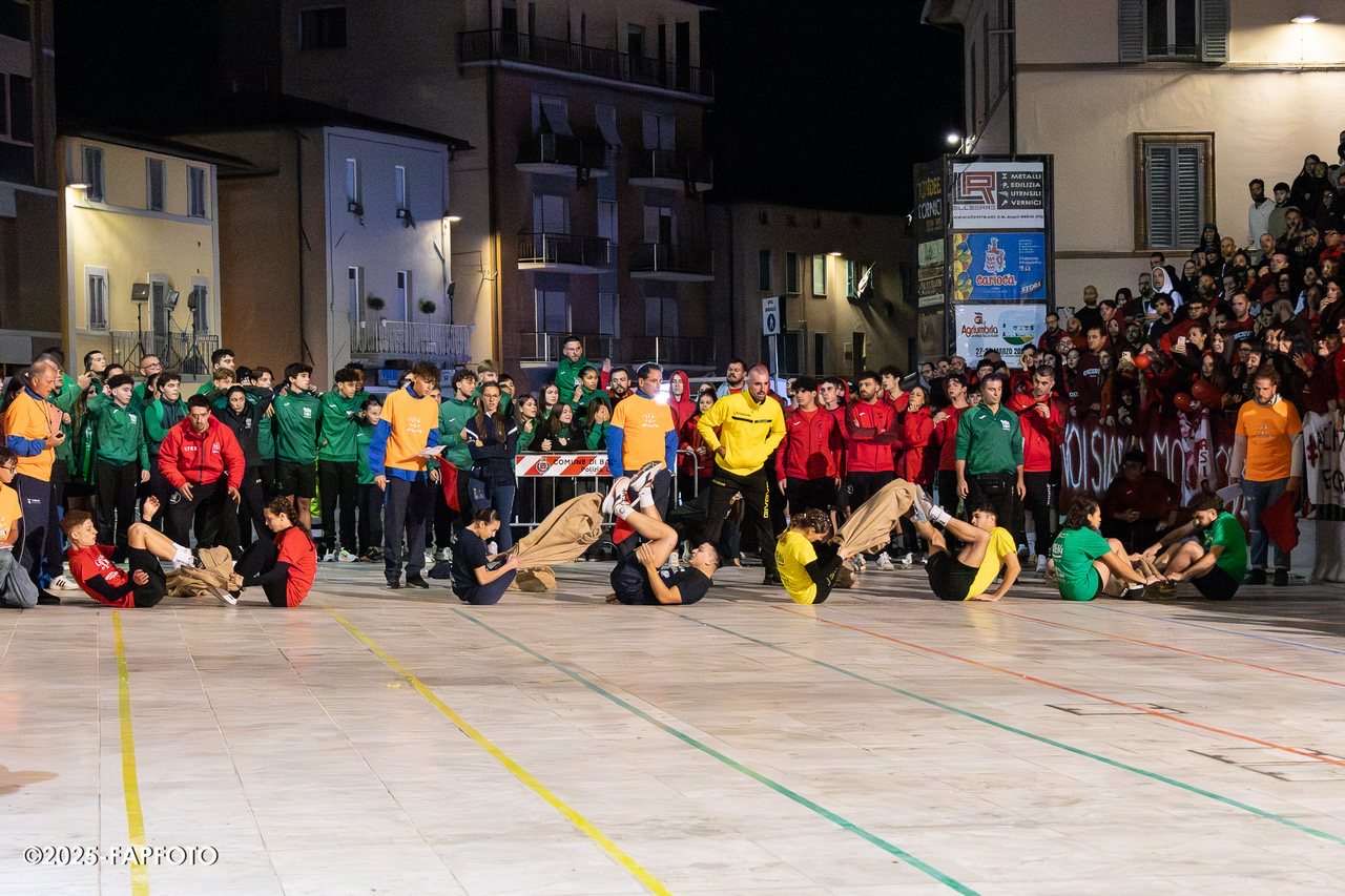I giochi in piazza del Palio de San Michele