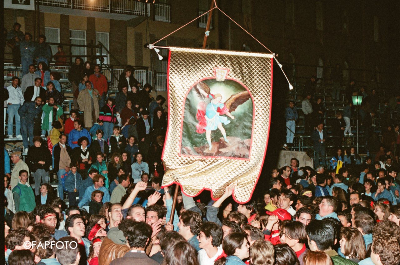 Il drappo del Palio conquistato dal rione Moncioveta