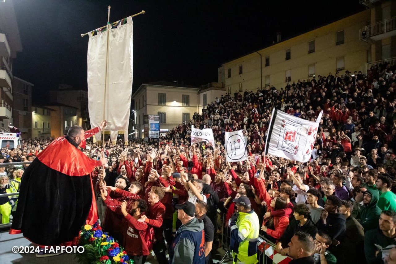 L'assegnazione del drappo dopo la Lizza