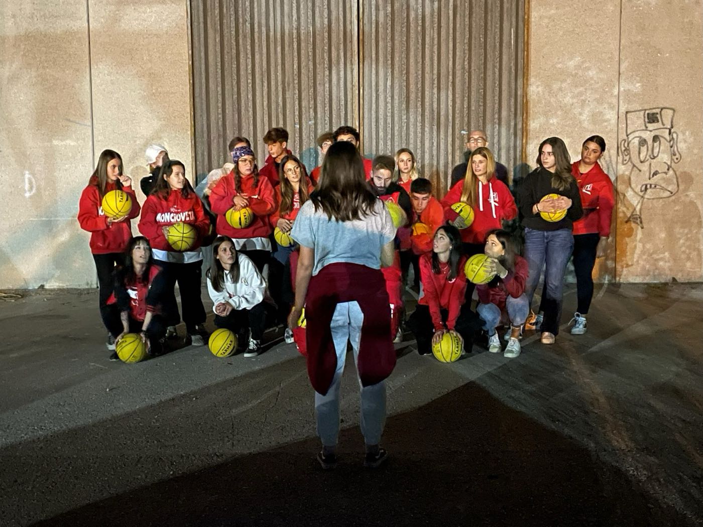 Il piazzale del rione Moncioveta: lavori e momenti di aggregazione