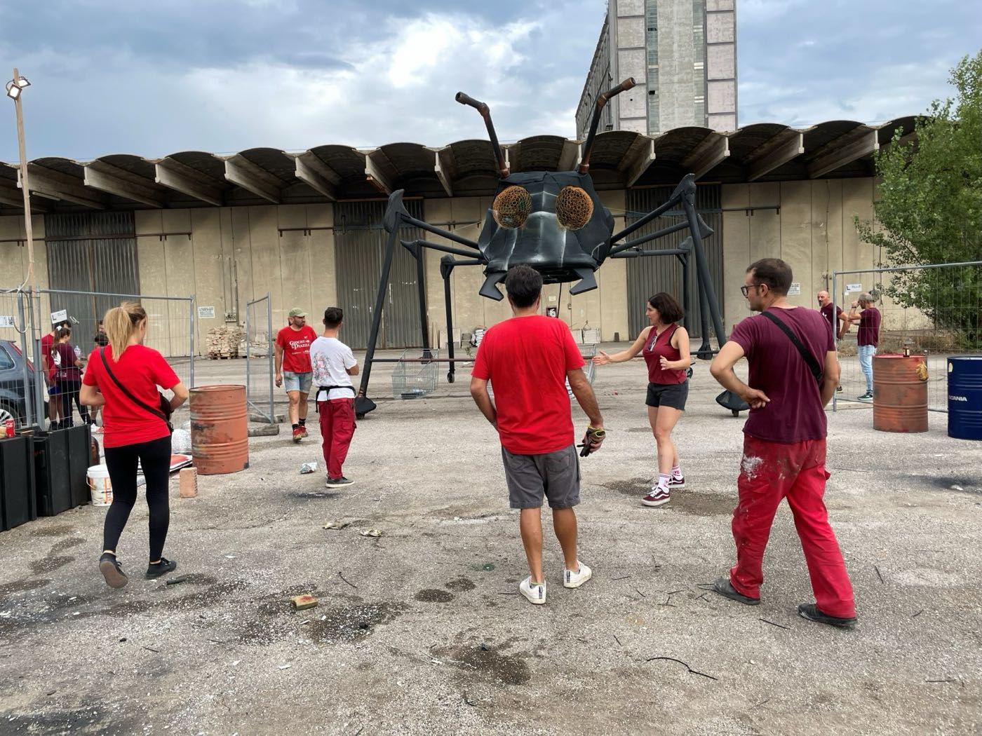 Il piazzale del rione Moncioveta: lavori e momenti di aggregazione