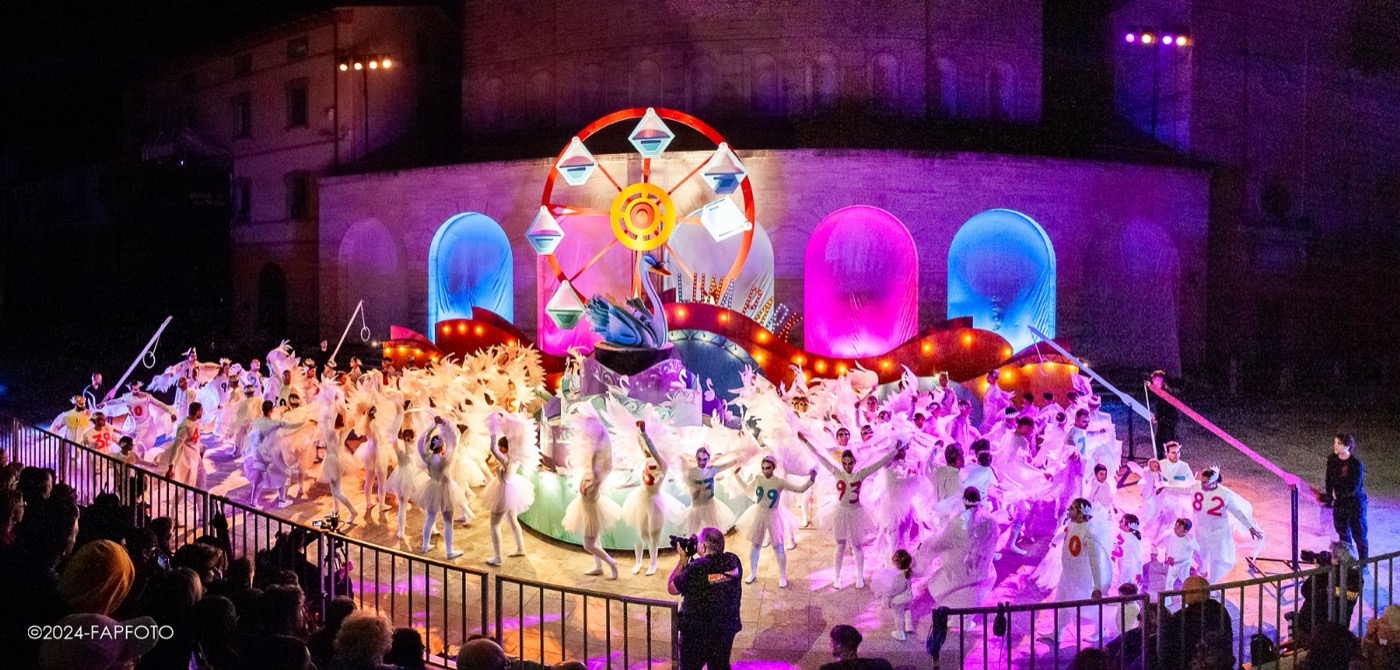 La sfilata del rione Moncioveta al Palio de San Michele