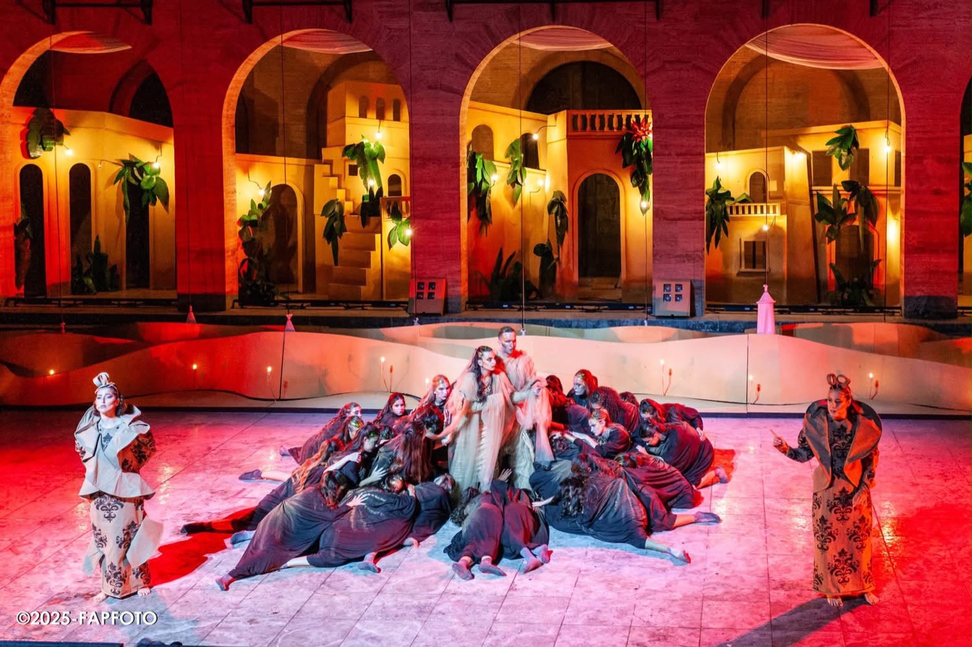 La sfilata del rione Moncioveta al Palio de San Michele