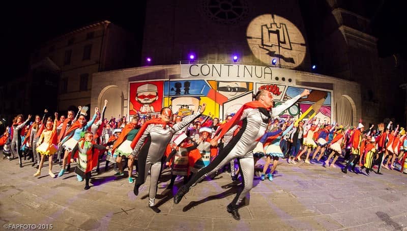 La sfilata del rione Moncioveta al Palio de San Michele