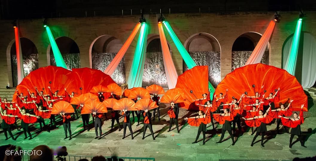 La sfilata del rione Moncioveta al Palio de San Michele