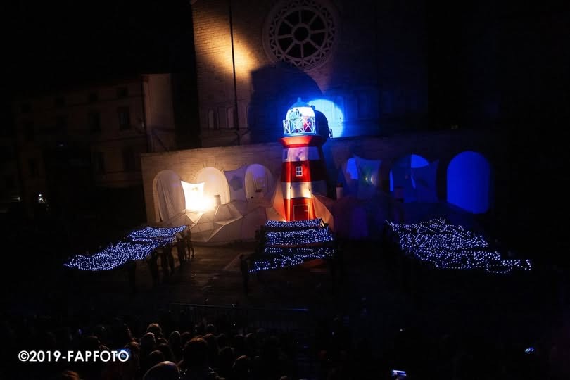 La sfilata del rione Moncioveta al Palio de San Michele